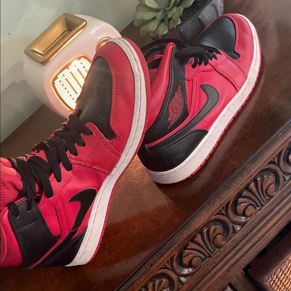 Nike men’s Black and Red High-Top Sneakers - Picture 3 of 4